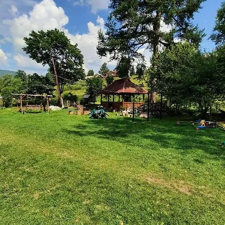 Gostyniy Dvir Petrovski בית הארחה